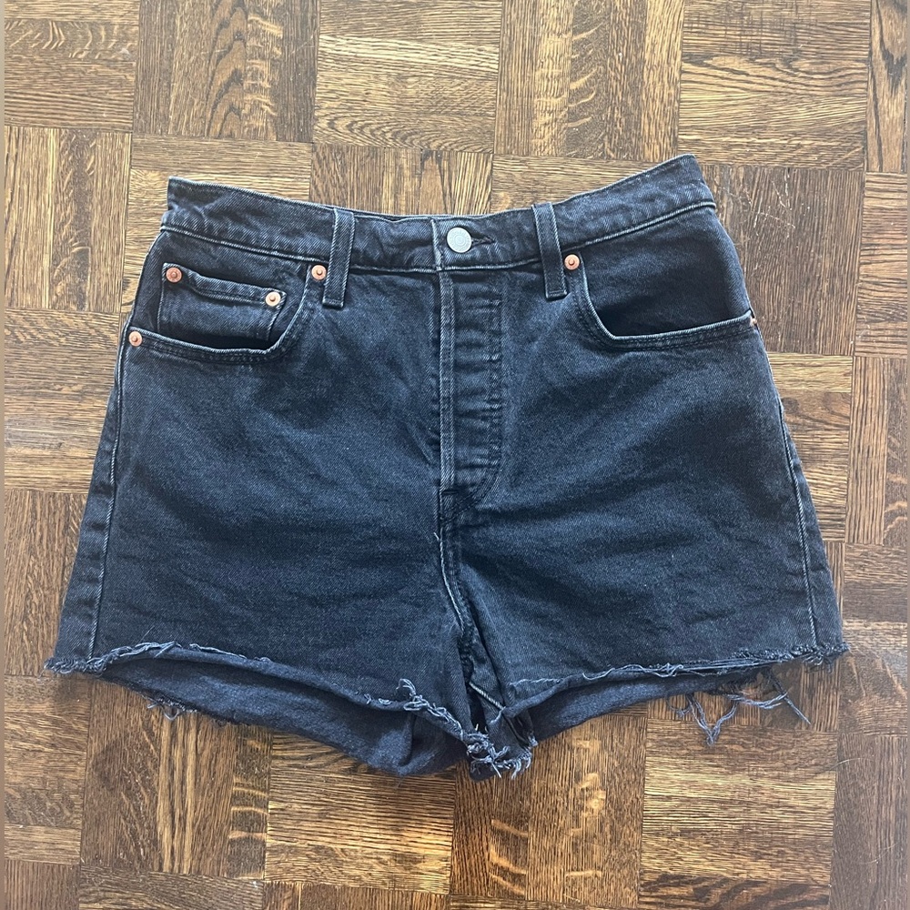 Black Levi’s Ribcage Shorts - Size 28